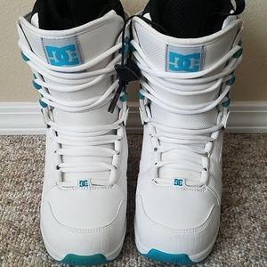 DC Snow boots